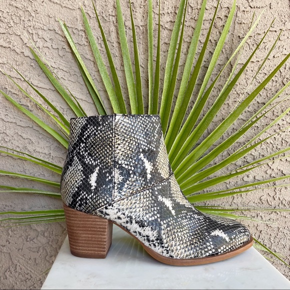 MADEWELL NWOT Taupe Brown Snake Snakeskin Leather Ankle Boots Booties Sz 7 - Picture 8 of 16